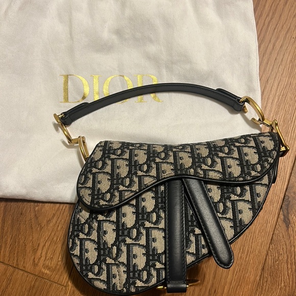 Classic Dior handbag - Picture 1 of 5